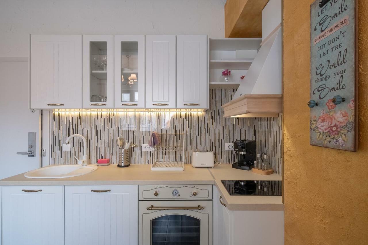 1-Bedroom Designer Apartment On Hristo Belchev Str Sofia Exterior photo
